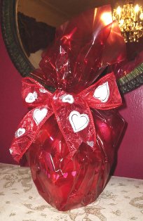 VALENTINE CHAMPAGNE HEART BASKET
