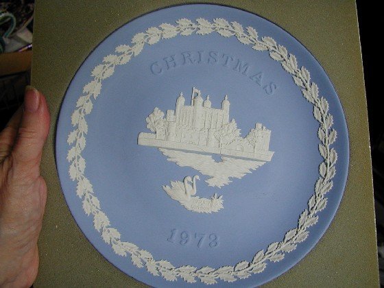 Wedgwood Christmas Plate, 1973, Tower of London, 8 inches, worn box. Never displayed.