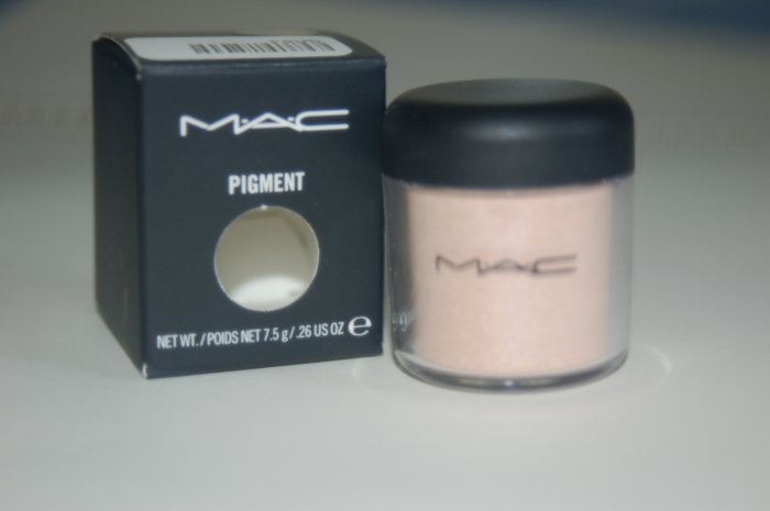 MAC Pigment Sample in **Fairylite**