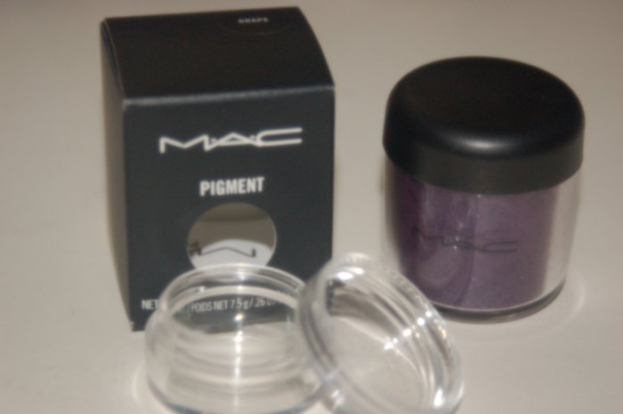 MAC Pigment Samples in *Deep Purple* pro