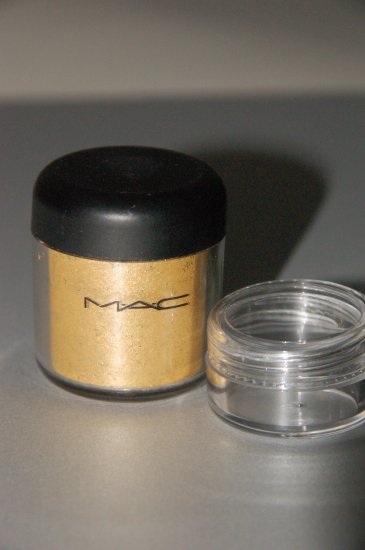 MAC Pigment Samples "Golden Lemon" 1/4 tsp sample