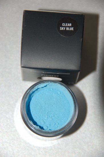 MAC Pigment Samples in *Clear Sky Blue* pro