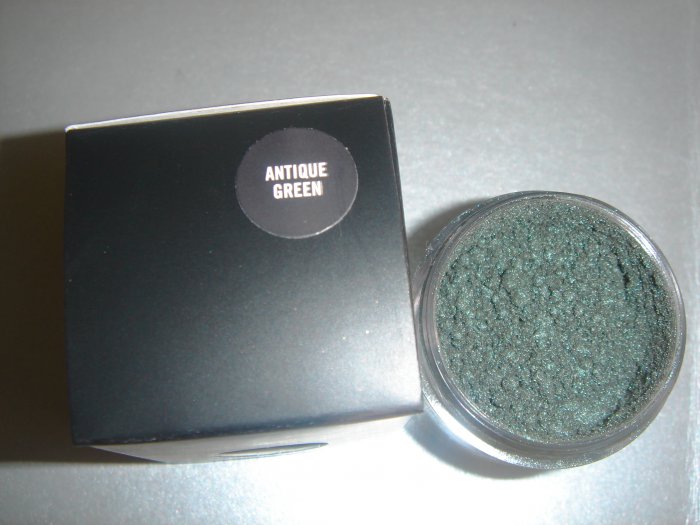 MAC Ovverich Collection "Antique Green" 1/4 tsp. sample LE