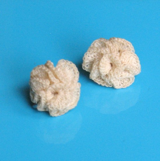 cream colored dainty vintage crocheted roses - vintage jewelry