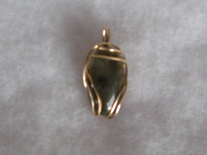 Oval Laboradorite - wire sculpted setting