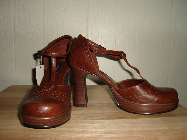 Brown Retro Vintage Rockabilly Pin Up Style Heels