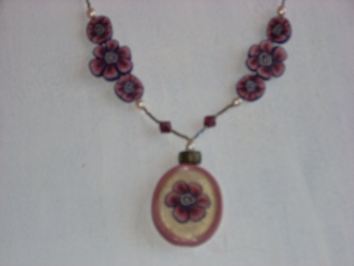 Tri dimensional pendant purple flowers.