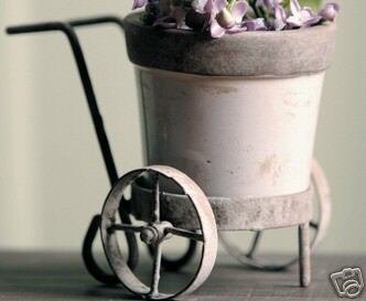MINI PLANTER ON IRON STAND - BUTTERCREAM