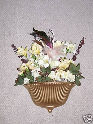 ELEGANT GOLD HOMCO WALL POCKET FLORAL ARRANGEMENT