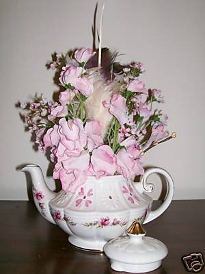 ELEGANT TEA POT FLORAL ARRANGEMENT