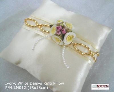 Ivory Satin, White Daisys Ring Pillow (LM012)