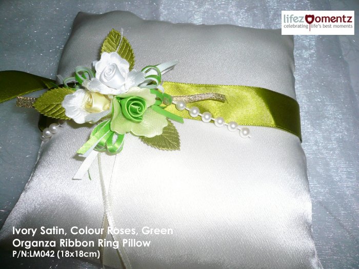 Ivory Satin, Colour Roses, Green Organza Ring Pillow (LM042)