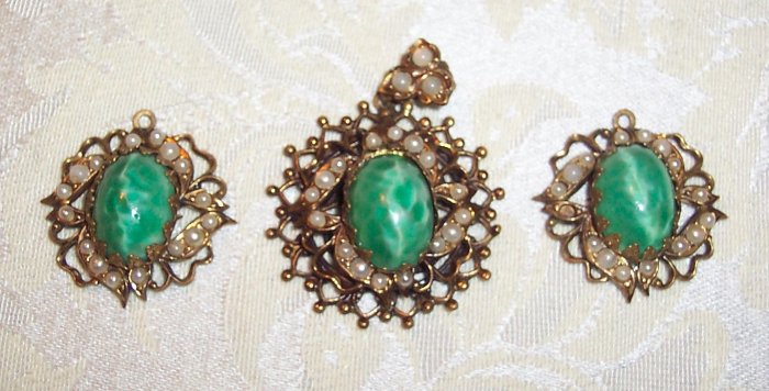 Karu Demi Parure Pendant/Earrings Faux Pearl and Green Art Glass Cabachon