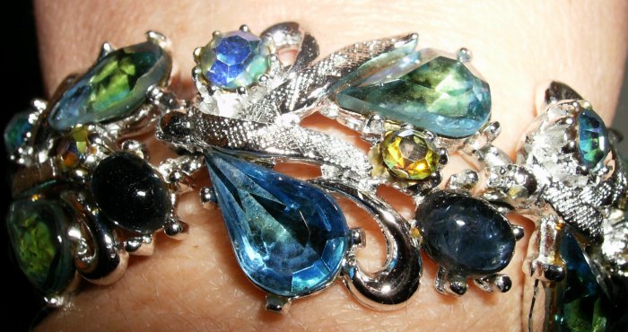 Vintage Rhinestone bracelet signed Art