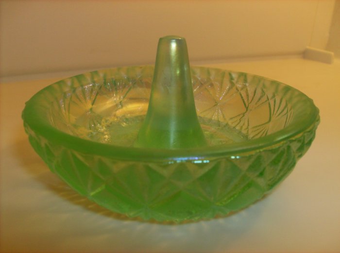 Fenton Green ring holder