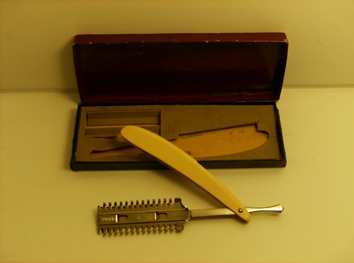 Durham Duplex Vintage straight razor in original box