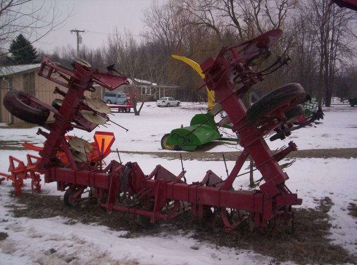 Hiniker Y-Fold 6 Row Hydraulic Cultivator