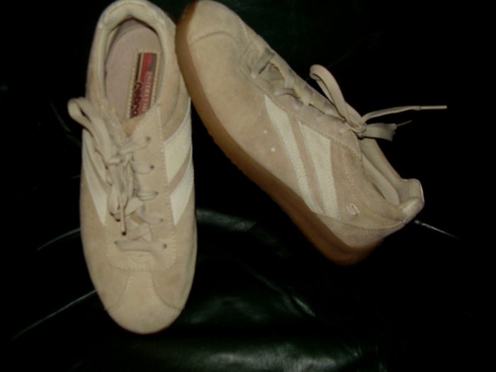 WOMENS SKECHERS LEATHER UPPER SHOES SZ 7.5 WOW