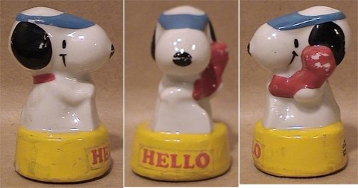 HELLO SNOOPY TALKING ON TELEPHONE SMALL CERAMIC FIGURE 1960s 1970s KOREA