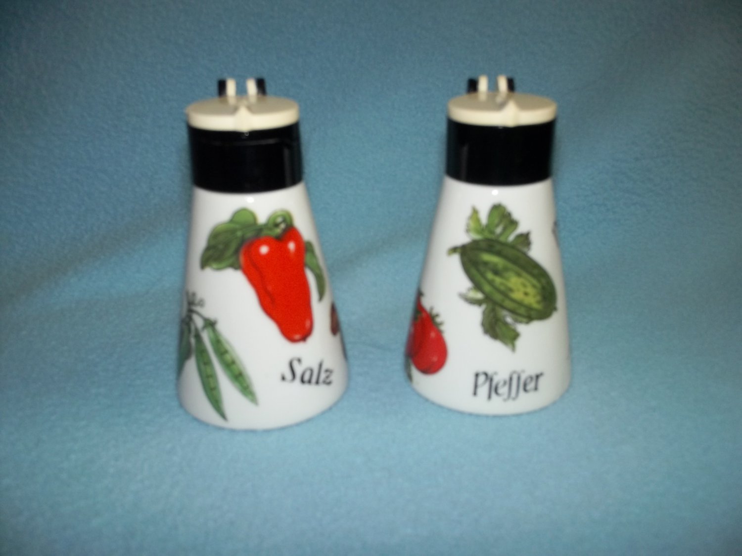 Vintage GEROLD PORZELLAN Bavaria Germany SALT and PEPPER SHAKERS Vegetables