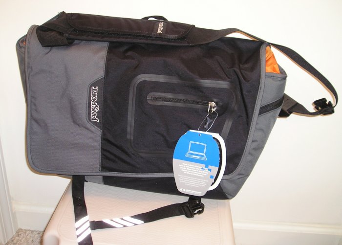 NEW $90 JANSPORT Laptop Notebook Messenger Bag NWT