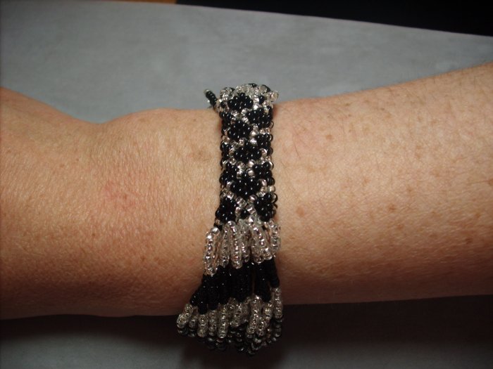 Black and Silver beaded bracelet BR-11