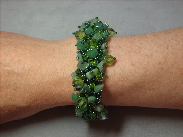 Hunter Green and Adventurine Stone Chips Bracelet BR-1