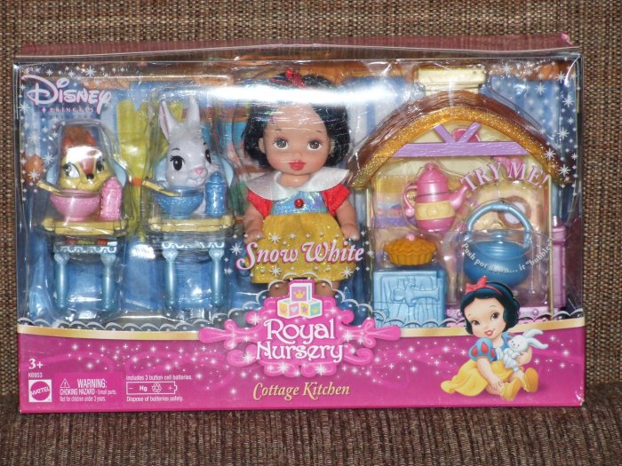 DISNEY ROYAL NURSERY SNOW WHITE COTTAGE KITCHEN