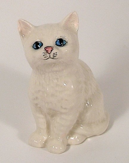 Vintage Royal Doulton WHITE CAT KITTEN Figurine
