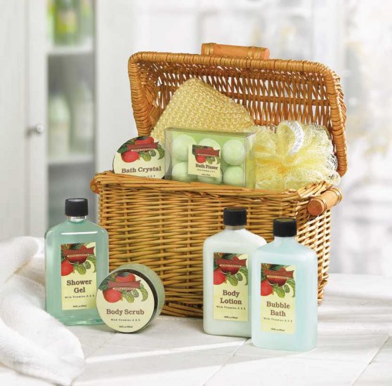 APPLE GARDEN BATH SET IN WILLOW BASKET