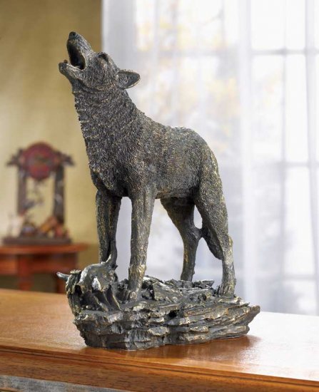 HOWLING WOLF FIGURINE