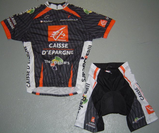 CAISSE D`EPARGNE ILLES BALEARS CYCLING JERSEY AND SHORTS KIT SZ M