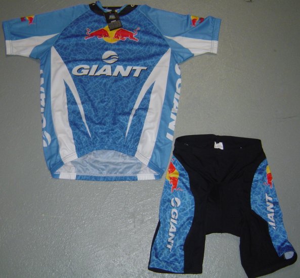 GIANT RED BULL CYCLING CYCLE JERSEY AND SHORTS KIT SZ M