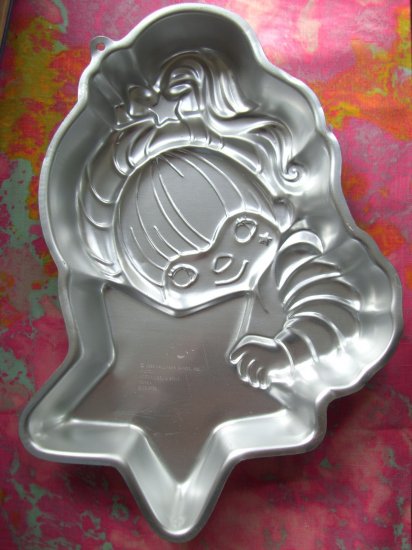 SOLD! WILTON CAKE PAN RAINBOW BRITE HOLDING BIG STAR 1983 Hallmark # 215-4798