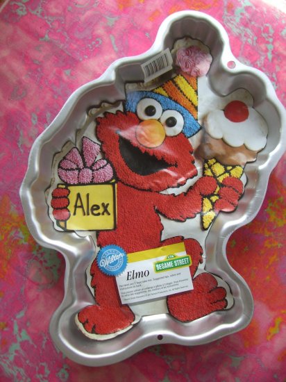 SOLD! WILTON CAKE PAN ELMO from SESAME STREET with INSERT #2105-4298