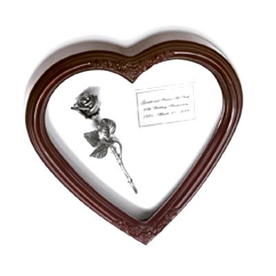 Kissing Rose in Rememberance Heart