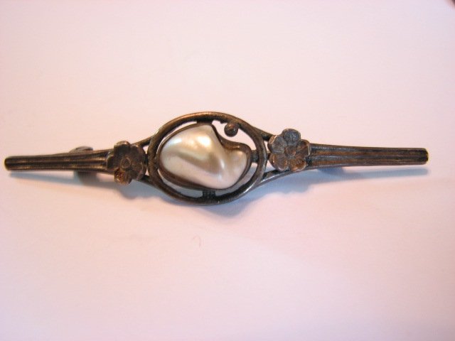 Art Nouveau Sterling and Freshwater Pearl Barpin