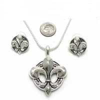 Fleur de lis circle pendant set