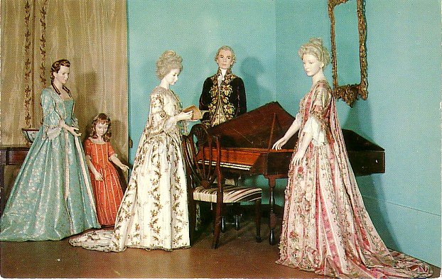 Display of Costumes in Museum of the City of New York Chrome Postcard - 3660