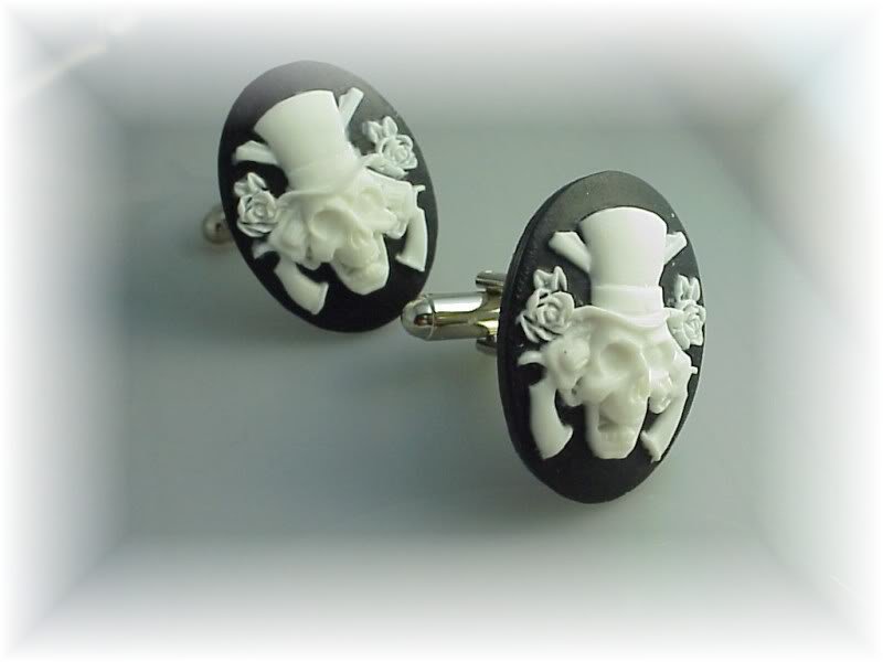 Phyl's cufflinks Guns and Roses goth steampunk