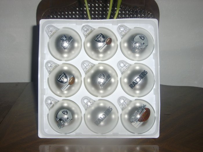TEAM ORNAMENTS