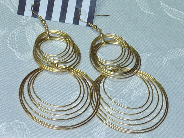 GOLD TONE METAL LARGE HOOP CHANDELIER EARRINGS