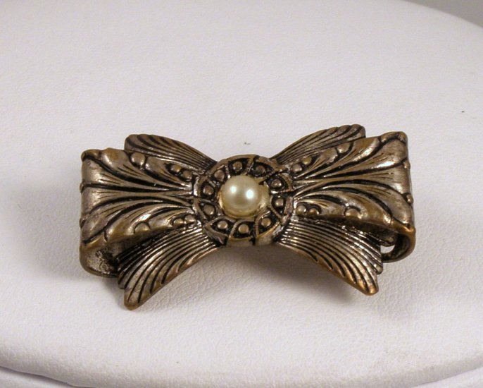 VINTAGE PIN BROOCH Old Ornate Figural Bow Imitation Pearl Cabochon Engraved