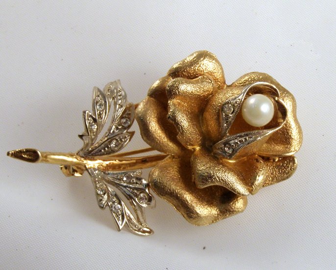 VINTAGE PIN BROOCH Golden Rose Rhinestones Pearl GORGEOUS