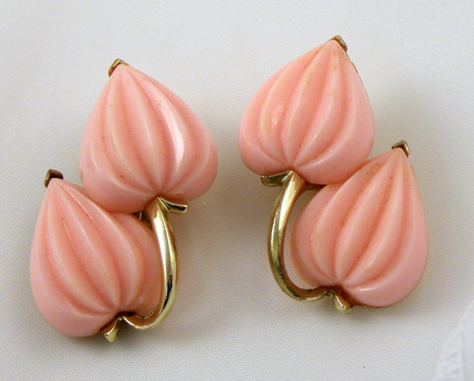 VINTAGE EARRINGS Lisner Pink Frosting Hearts Thermoset