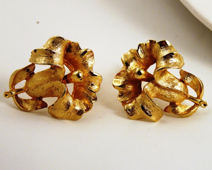 VINTAGE EARRINGS Golden Daffodil Iris Flower Spring Clips
