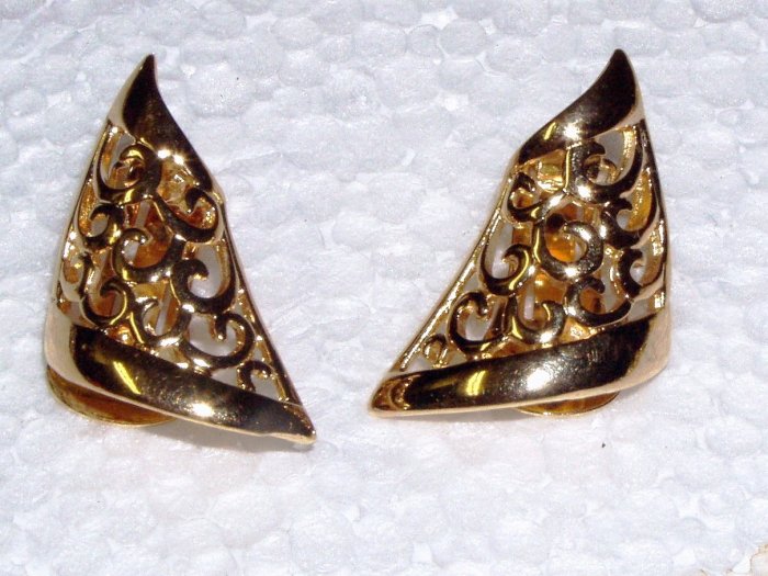 VINTAGE EARRINGS Golden Filigree Triangle Scroll work