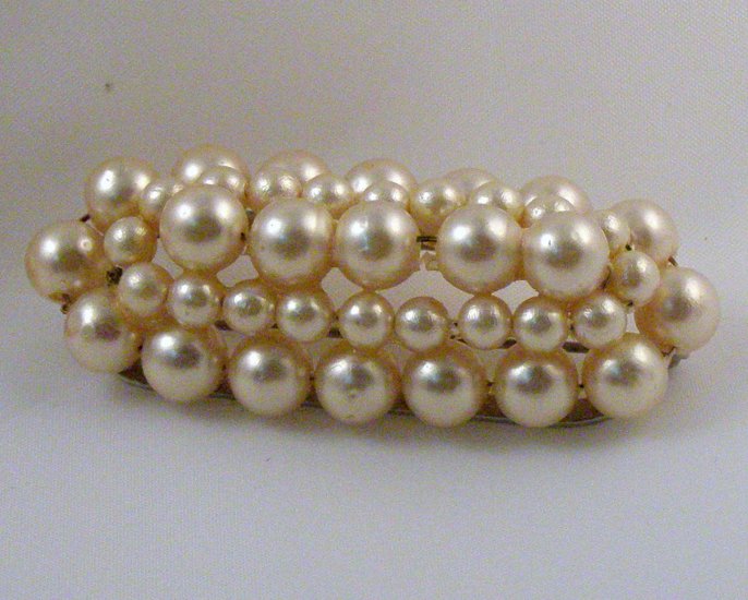 VINTAGE PIN BROOCH Rows of Imitation Pearls Domed Bar Pin Oval NICE