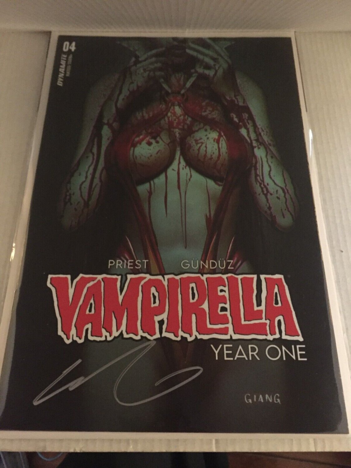 Lacc Exclusive Vampirella Year One John Giang Variant Trade Signed