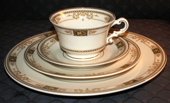 Syracuse Webster 91 Pc Service for 12 & Serving Pieces